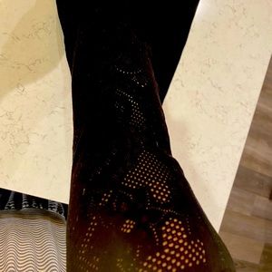 Lululemon Reveal crop 21” size 12